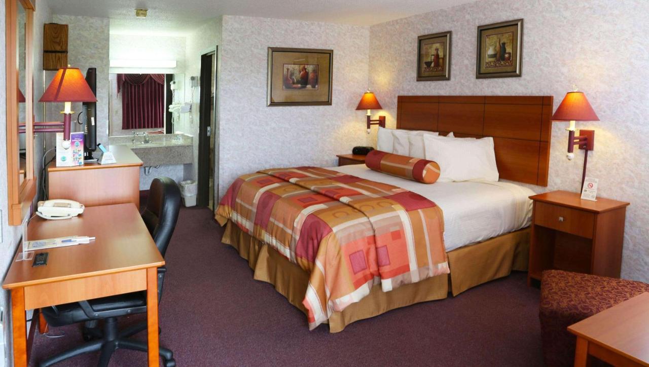 Magnuson Hotel Howell/Brighton Bagian luar foto