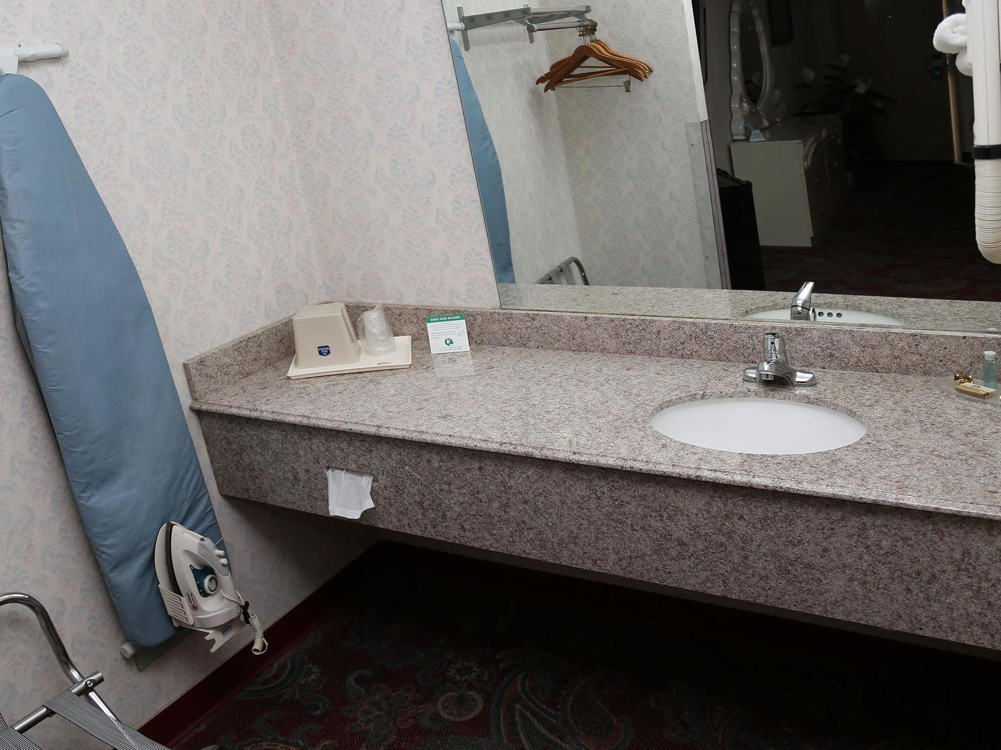 Magnuson Hotel Howell/Brighton Bagian luar foto